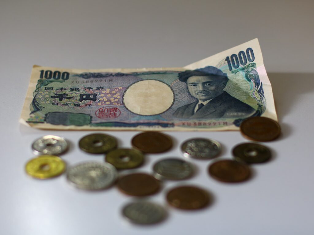 Japanische Münzen und Scheine
